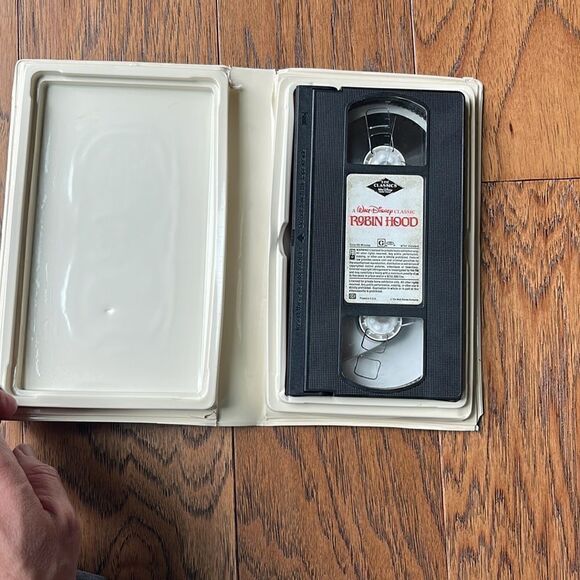 🔥Host Pick🔥 Black diamond Disney Classic Robin Hood VHS Tape. - Picture 4 of 6
